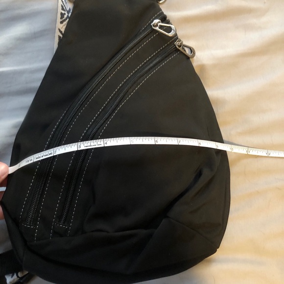 Sakroots sling bag - Picture 9 of 11